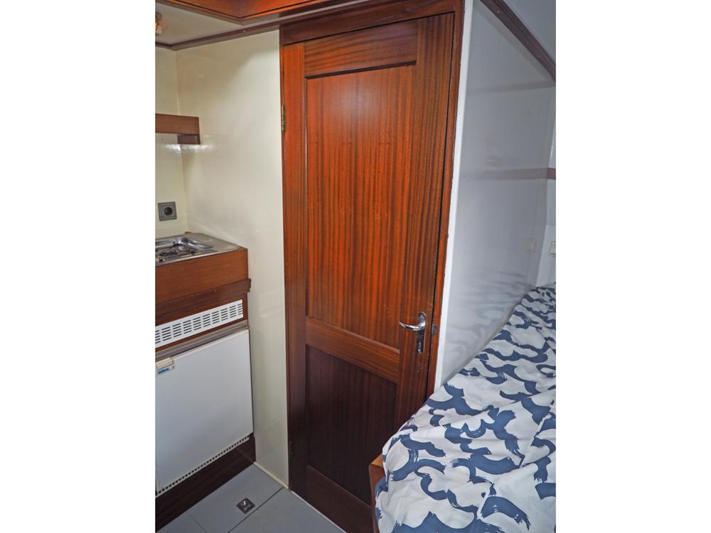 Cabin en avant, H&eacute;bergements